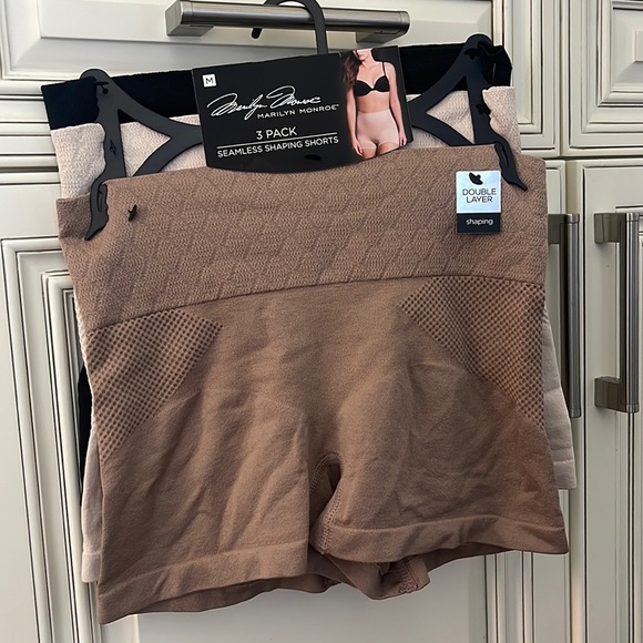 COPY - ❤️NEW!!❤️ Marilyn Monroe 3 Pack seamless shaping shorts. Double layer. - Picture 1 of 14